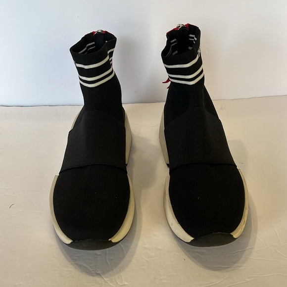 DKNY Sneaker Booties Black with Red Zipper backs Size 8.5 - Picture 3 of 8
